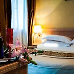 Monceau Elysees 3*