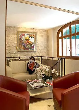 Otel Monceau Elysees 3*