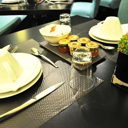 Отель Monceau Elysees 3*