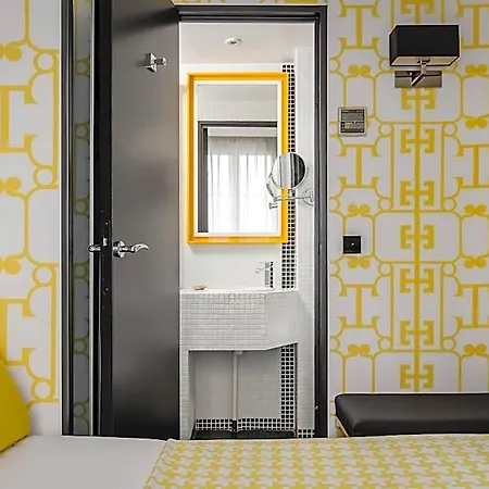 Hotel Monceau Elysées 3*