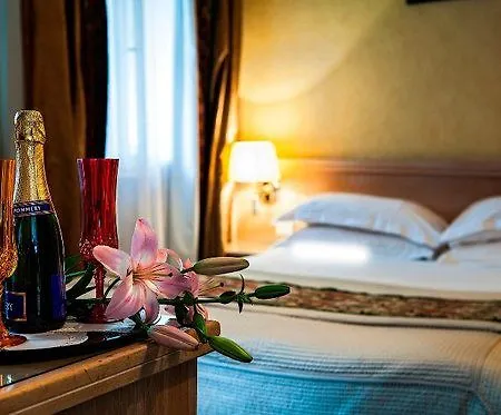 Monceau Elysees 3*