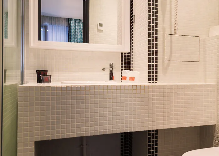 Отель Monceau Elysees