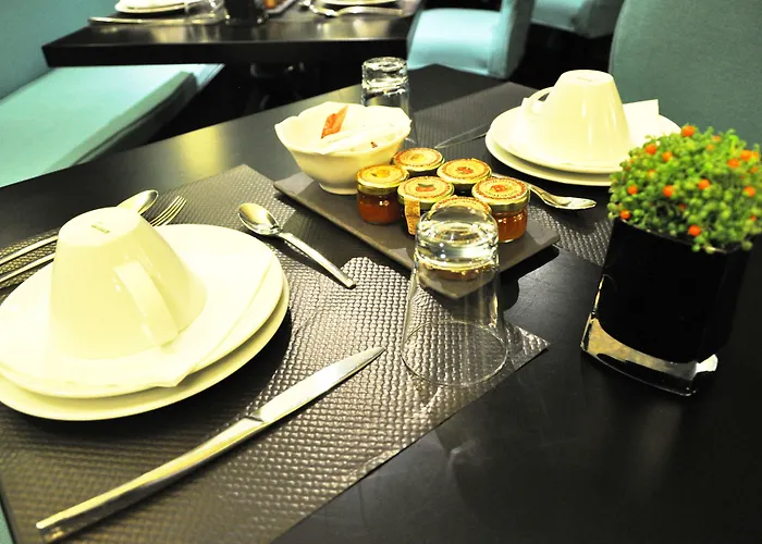 Отель Monceau Elysees 3*