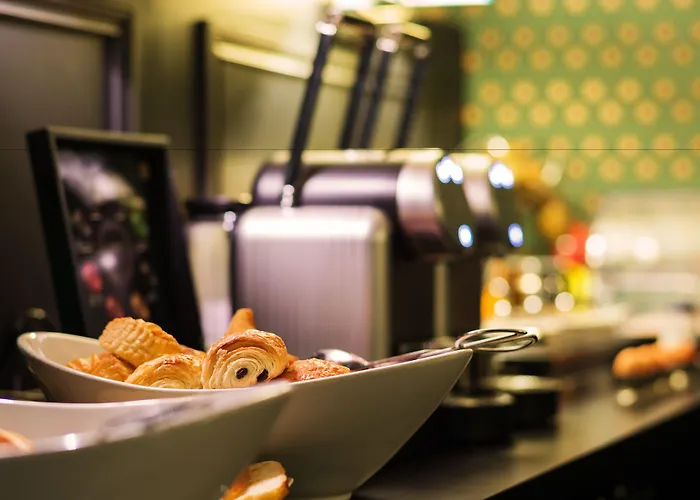 Отель Monceau Elysees 3*