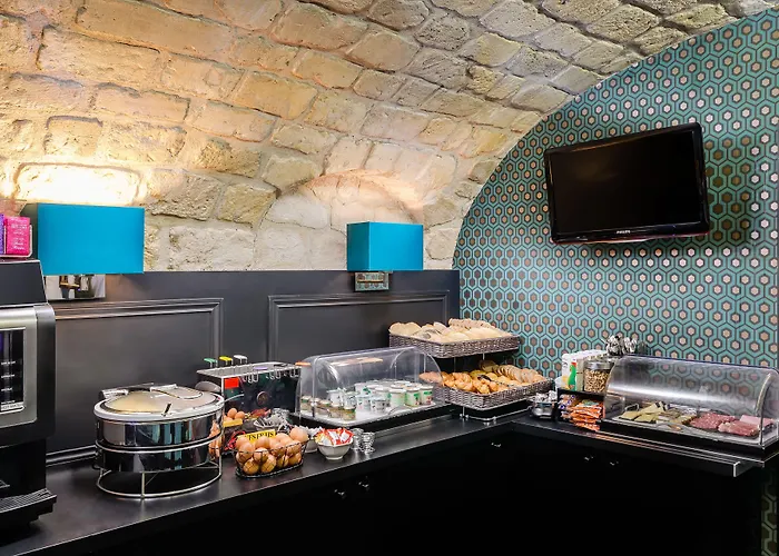 Hotel Monceau Elysées 3*