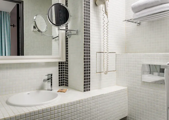 Отель Monceau Elysees Париж