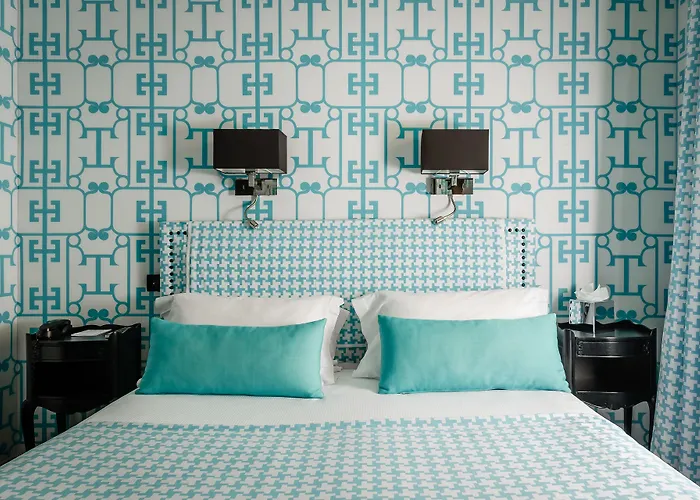 Отель Monceau Elysees 3*